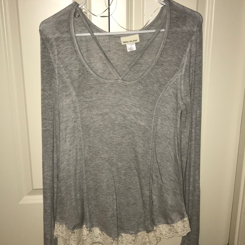 Long sleeve blouse with laced bottom